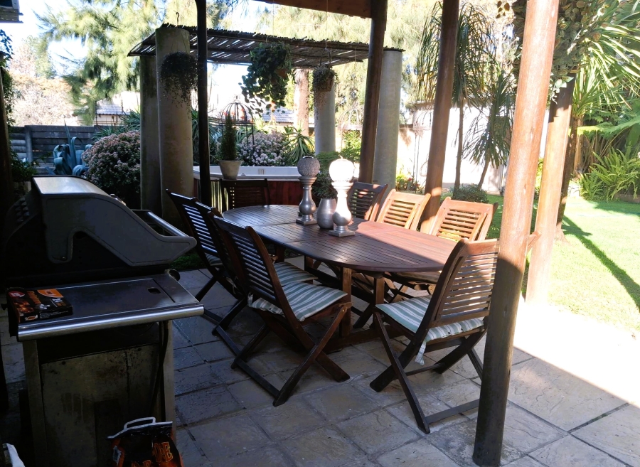 12 Bedroom Property for Sale in Glen Austin Gauteng