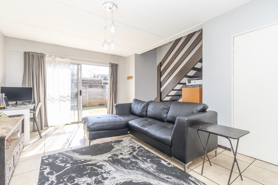2 Bedroom Property for Sale in Sonneglans Gauteng