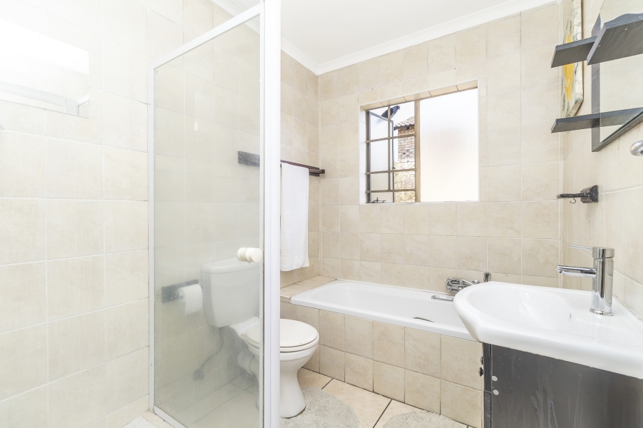 2 Bedroom Property for Sale in Sonneglans Gauteng