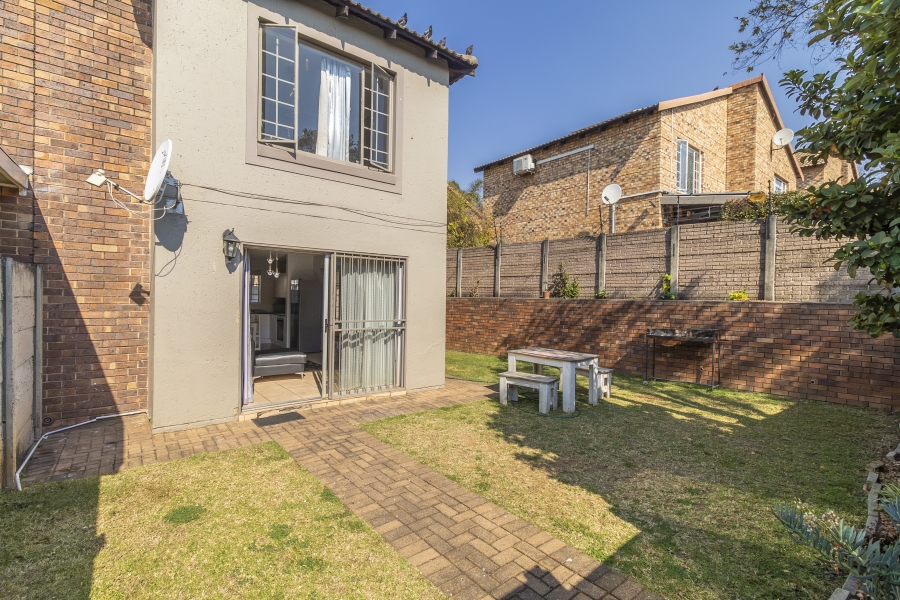 2 Bedroom Property for Sale in Sonneglans Gauteng