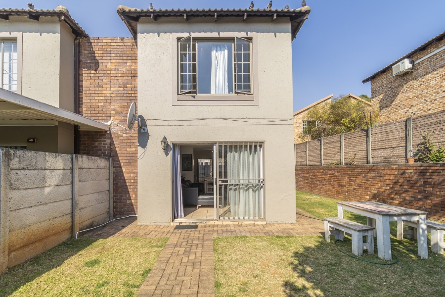 2 Bedroom Property for Sale in Sonneglans Gauteng