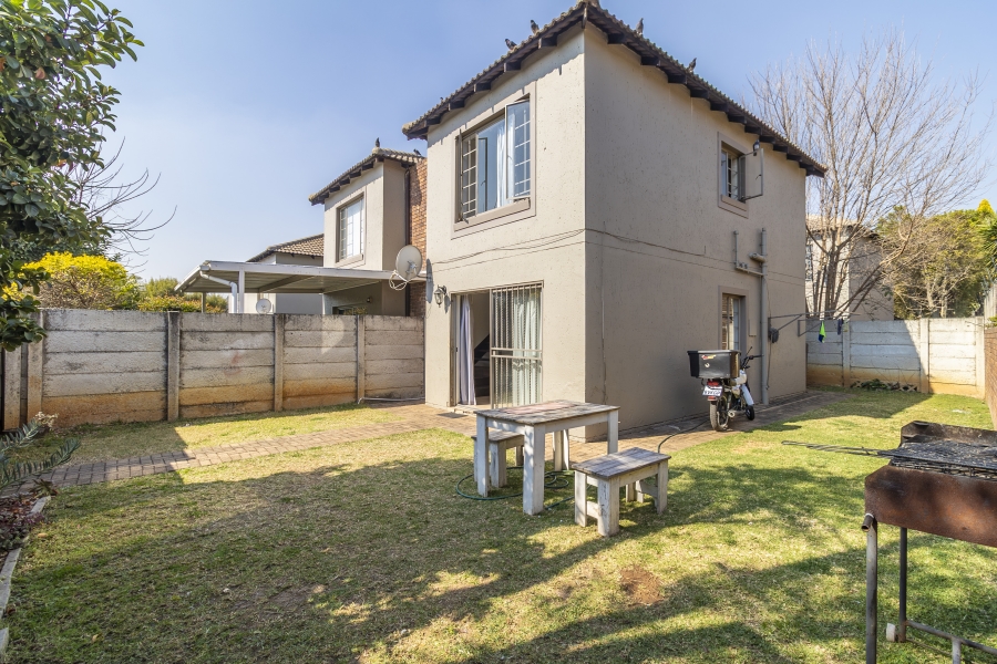 2 Bedroom Property for Sale in Sonneglans Gauteng