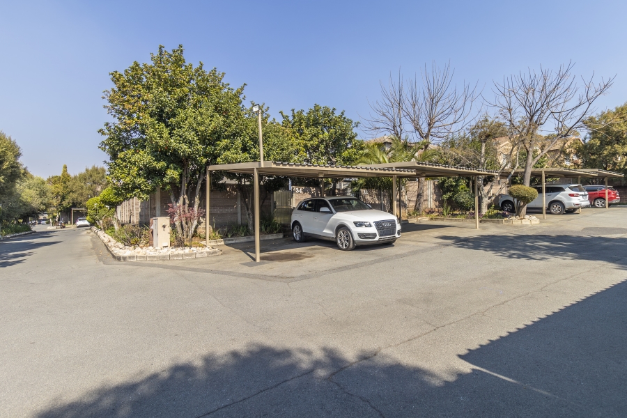 2 Bedroom Property for Sale in Sonneglans Gauteng