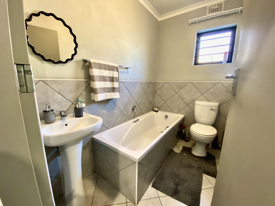 3 Bedroom Property for Sale in Lotus Gardens Gauteng