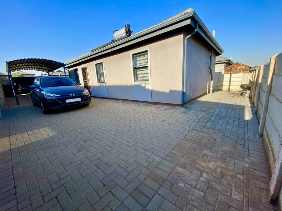 3 Bedroom Property for Sale in Lotus Gardens Gauteng