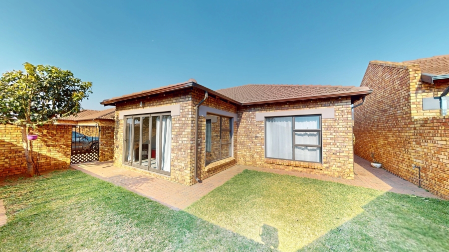 3 Bedroom Property for Sale in Dayanglen Gauteng