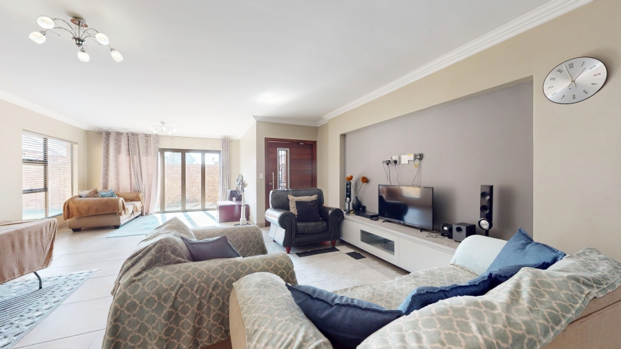 3 Bedroom Property for Sale in Dayanglen Gauteng