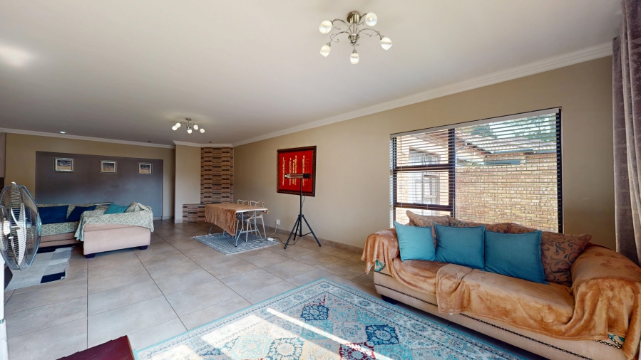 3 Bedroom Property for Sale in Dayanglen Gauteng