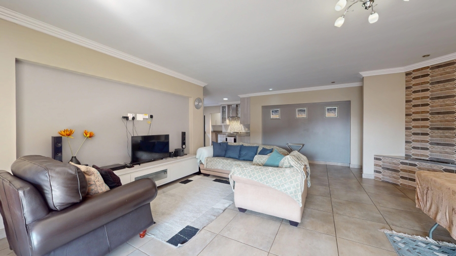 3 Bedroom Property for Sale in Dayanglen Gauteng