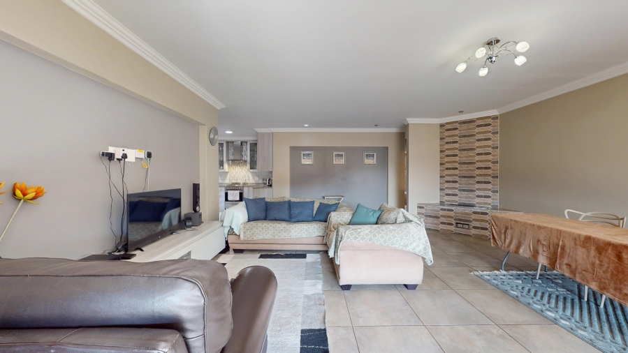3 Bedroom Property for Sale in Dayanglen Gauteng