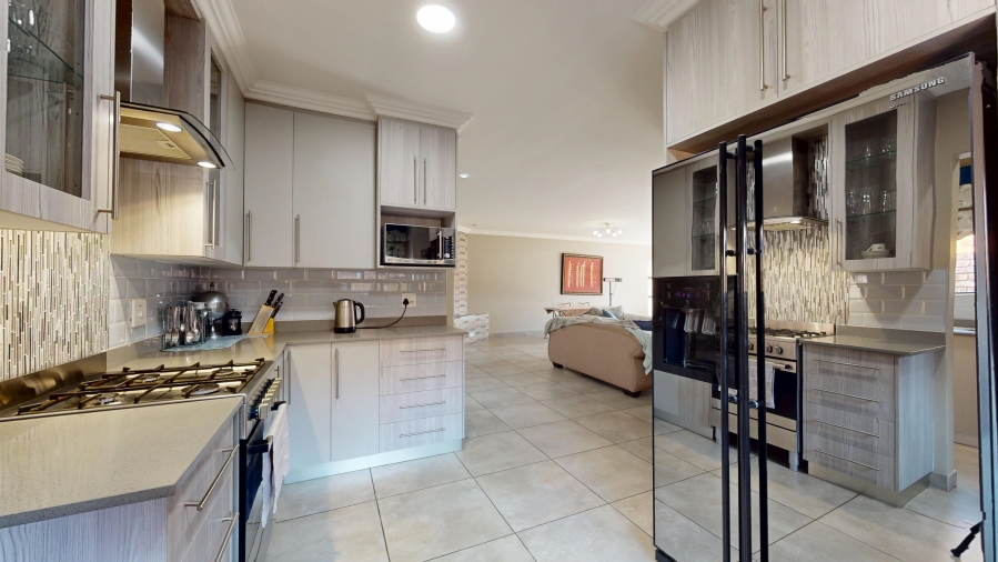 3 Bedroom Property for Sale in Dayanglen Gauteng