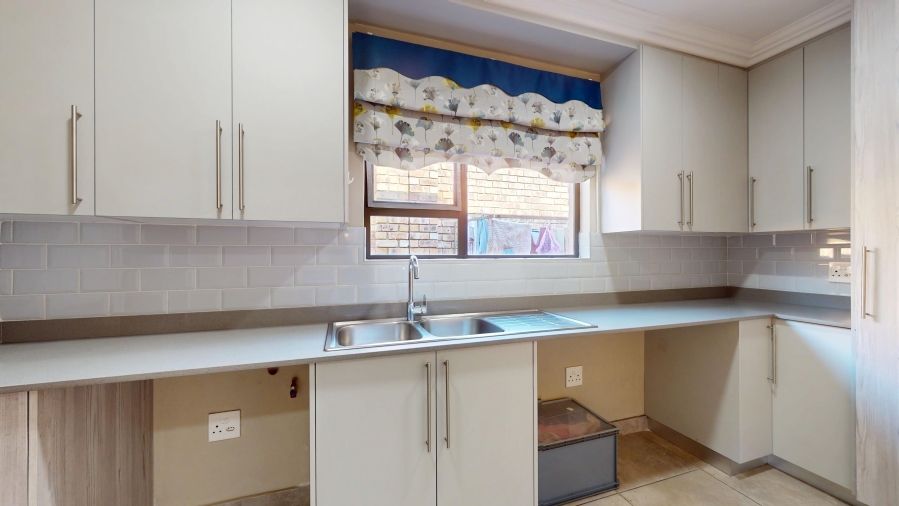 3 Bedroom Property for Sale in Dayanglen Gauteng