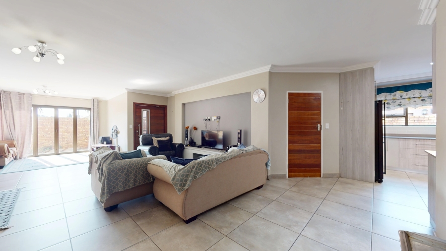 3 Bedroom Property for Sale in Dayanglen Gauteng