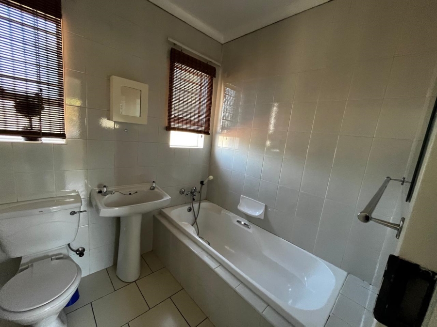 2 Bedroom Property for Sale in Fairland Gauteng
