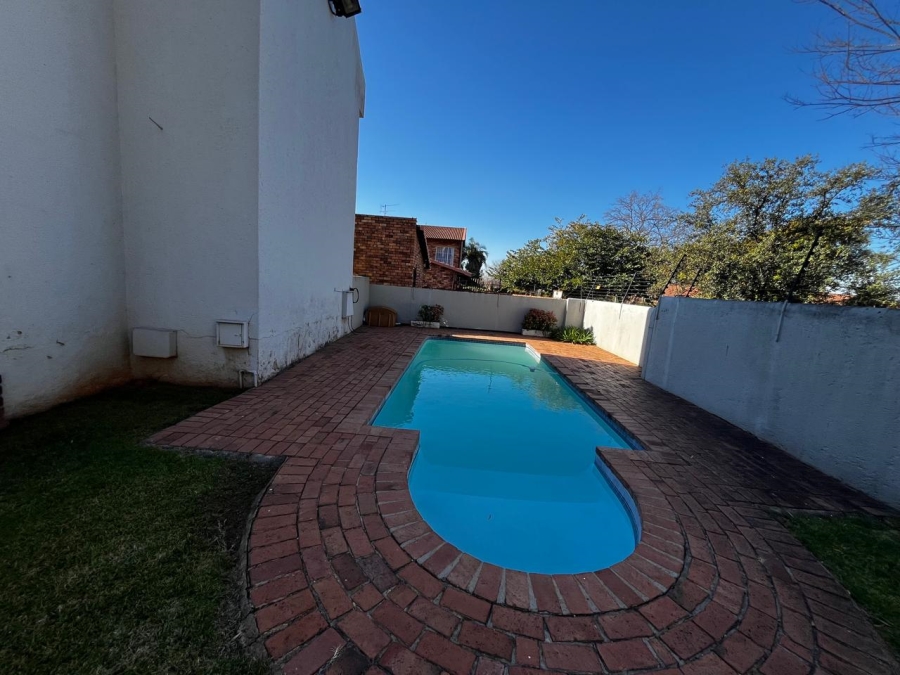 2 Bedroom Property for Sale in Fairland Gauteng