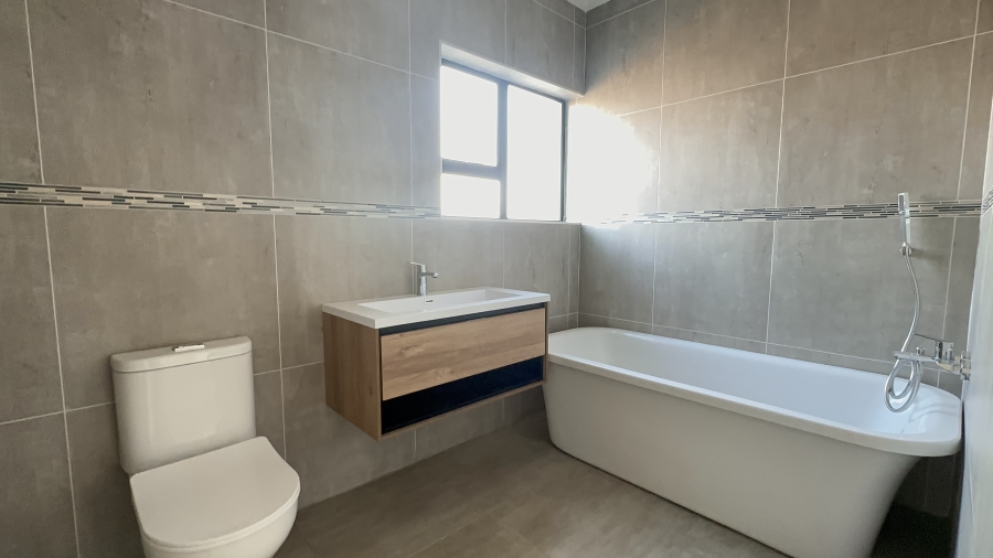 4 Bedroom Property for Sale in Helderwyk Gauteng