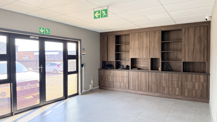 To Let Commercial Property for Rent in Knoppieslaagte Gauteng