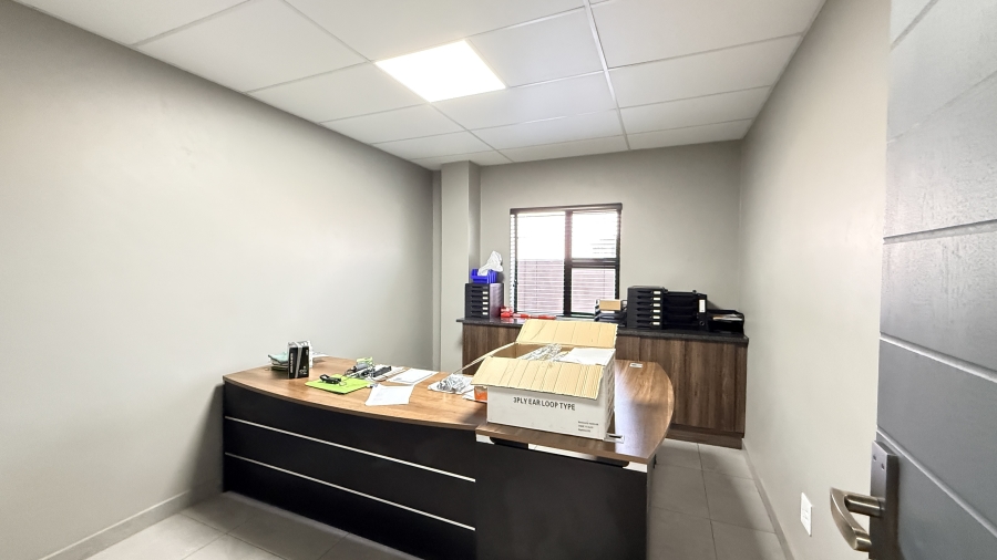 To Let Commercial Property for Rent in Knoppieslaagte Gauteng