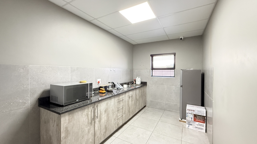 To Let Commercial Property for Rent in Knoppieslaagte Gauteng