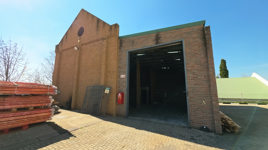 To Let Commercial Property for Rent in Randjespark Gauteng