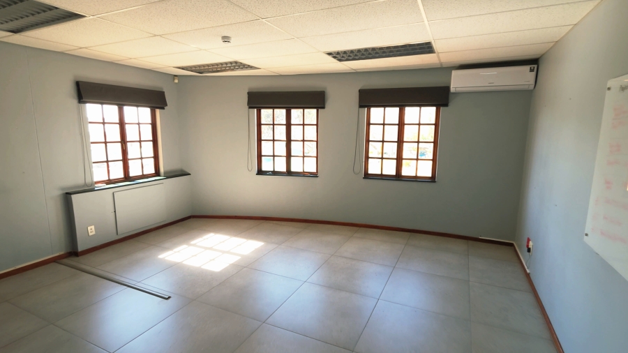 To Let Commercial Property for Rent in Randjespark Gauteng