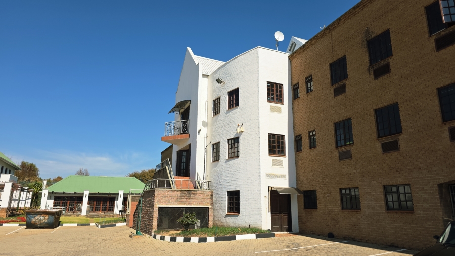 To Let Commercial Property for Rent in Randjespark Gauteng