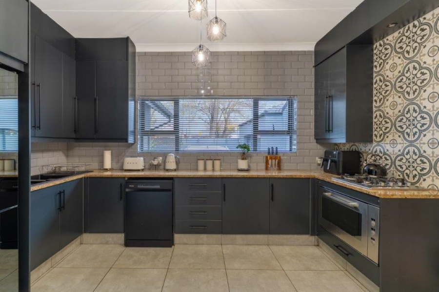 4 Bedroom Property for Sale in Dowerglen Gauteng