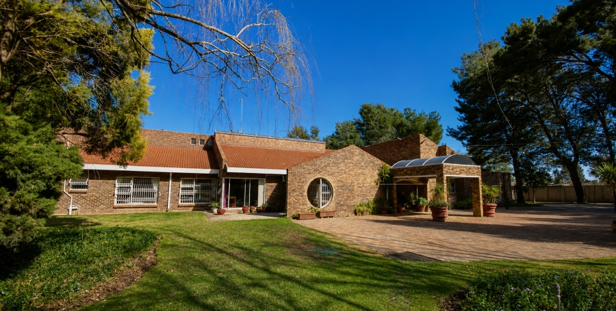 5 Bedroom Property for Sale in Kaalplaats West Gauteng