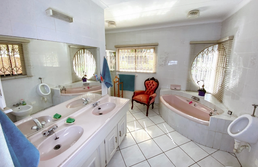 5 Bedroom Property for Sale in Kaalplaats West Gauteng