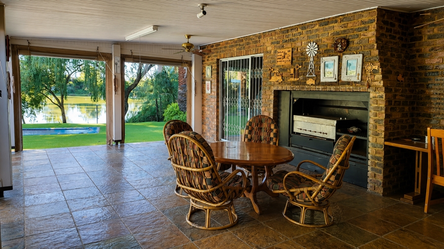 5 Bedroom Property for Sale in Kaalplaats West Gauteng