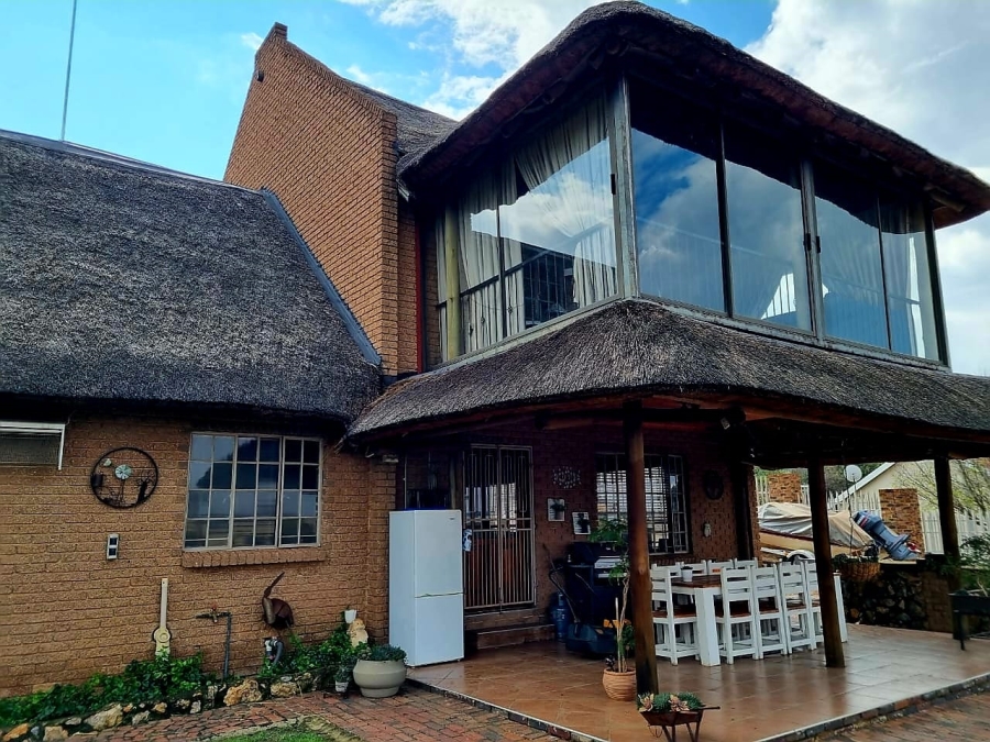 4 Bedroom Property for Sale in Vaaloewer Gauteng