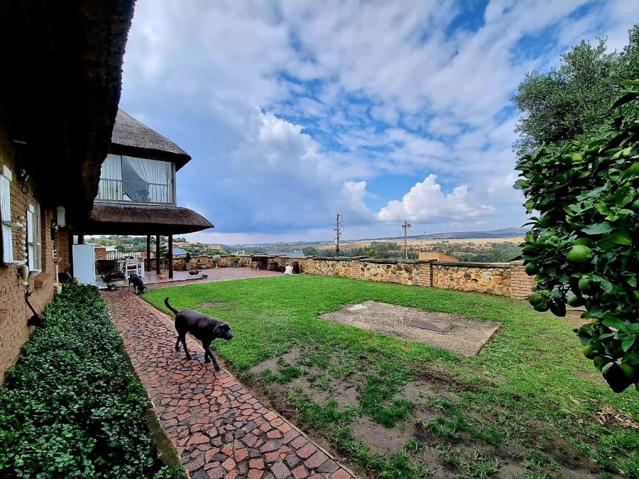 4 Bedroom Property for Sale in Vaaloewer Gauteng