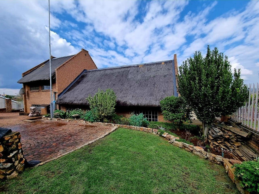 4 Bedroom Property for Sale in Vaaloewer Gauteng