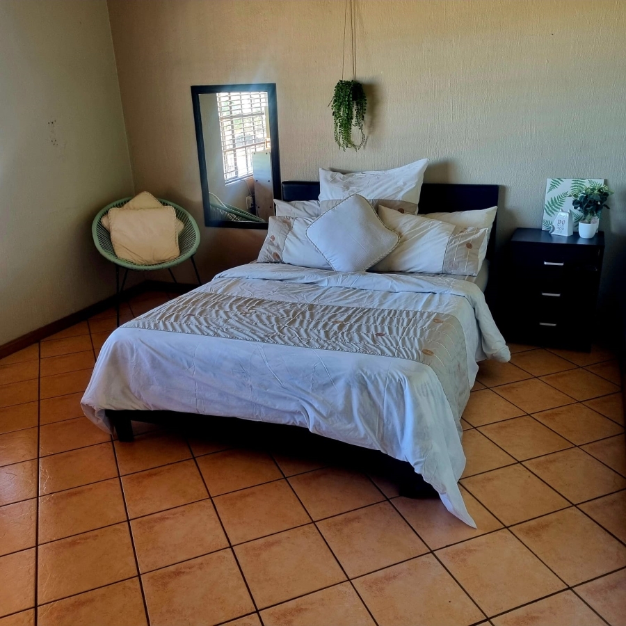 4 Bedroom Property for Sale in Vaaloewer Gauteng