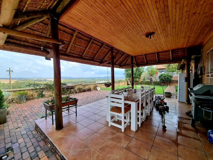 4 Bedroom Property for Sale in Vaaloewer Gauteng