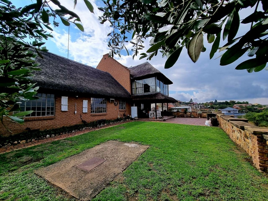 4 Bedroom Property for Sale in Vaaloewer Gauteng