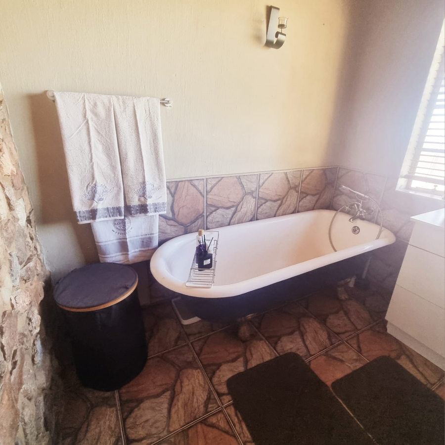 4 Bedroom Property for Sale in Vaaloewer Gauteng