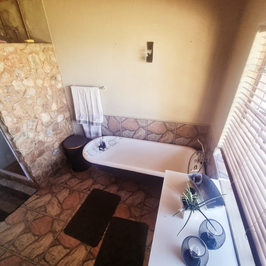 4 Bedroom Property for Sale in Vaaloewer Gauteng