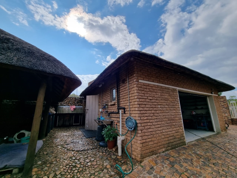4 Bedroom Property for Sale in Vaaloewer Gauteng