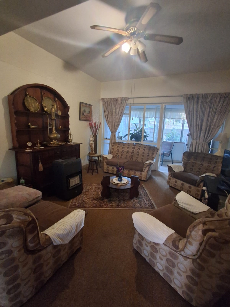 2 Bedroom Property for Sale in Three Rivers Proper Gauteng