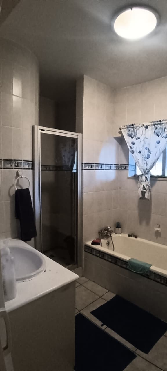 2 Bedroom Property for Sale in Three Rivers Proper Gauteng