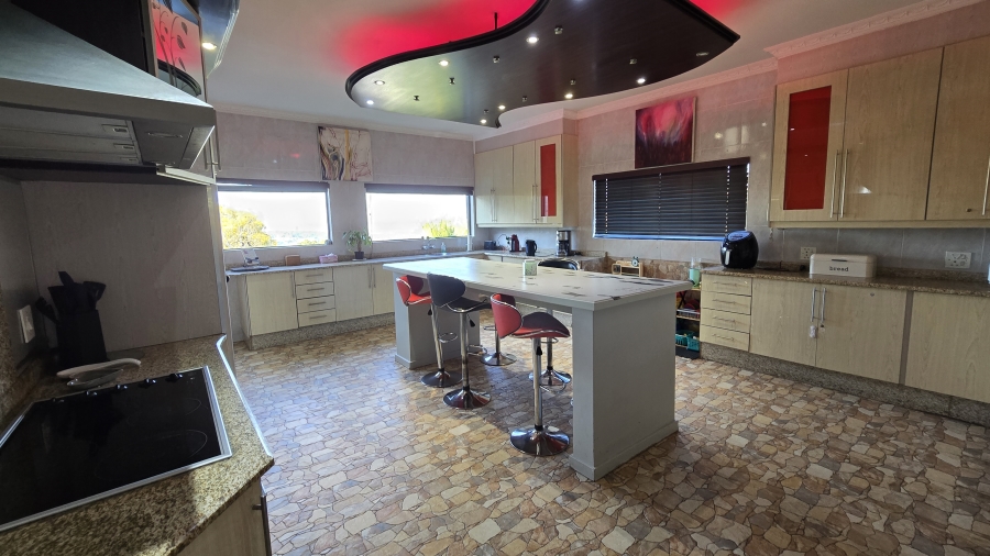 8 Bedroom Property for Sale in Bassonia Gauteng