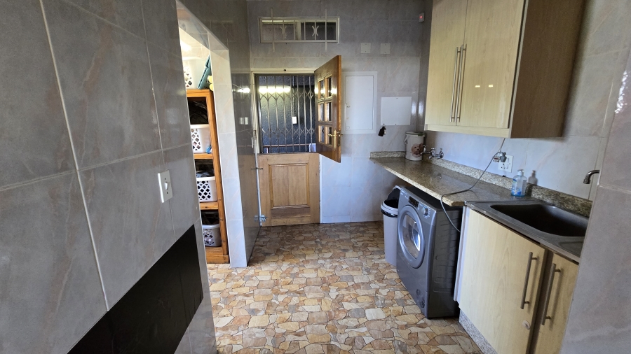 8 Bedroom Property for Sale in Bassonia Gauteng