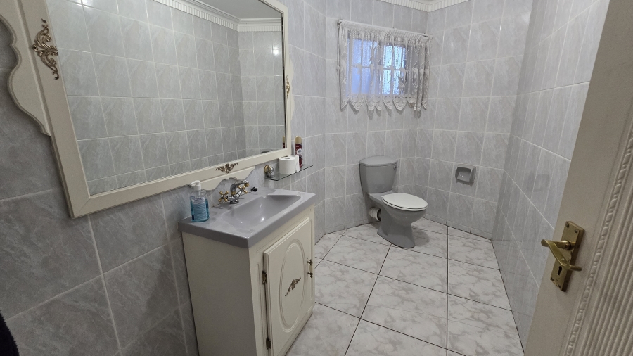 8 Bedroom Property for Sale in Bassonia Gauteng