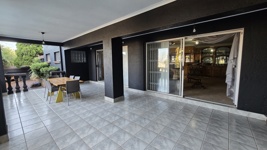 8 Bedroom Property for Sale in Bassonia Gauteng