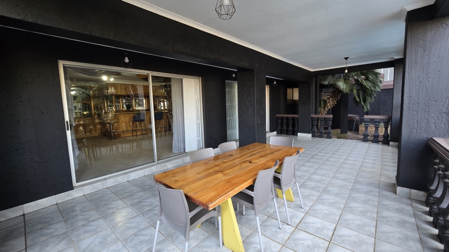 8 Bedroom Property for Sale in Bassonia Gauteng