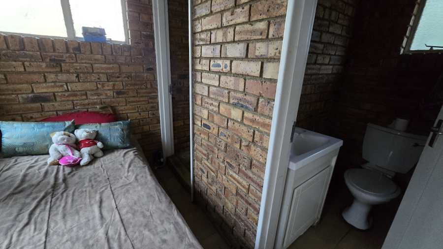 8 Bedroom Property for Sale in Bassonia Gauteng