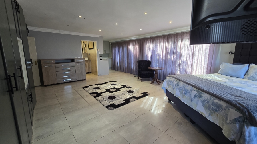 8 Bedroom Property for Sale in Bassonia Gauteng