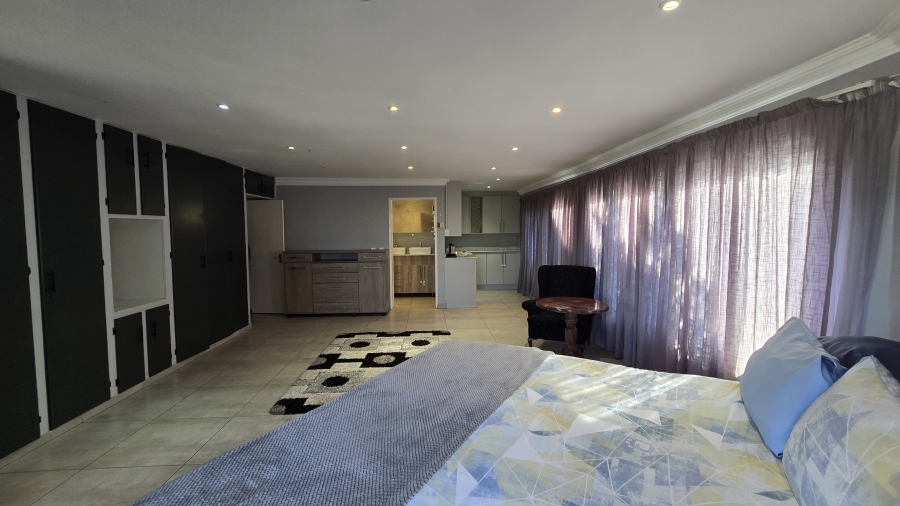 8 Bedroom Property for Sale in Bassonia Gauteng