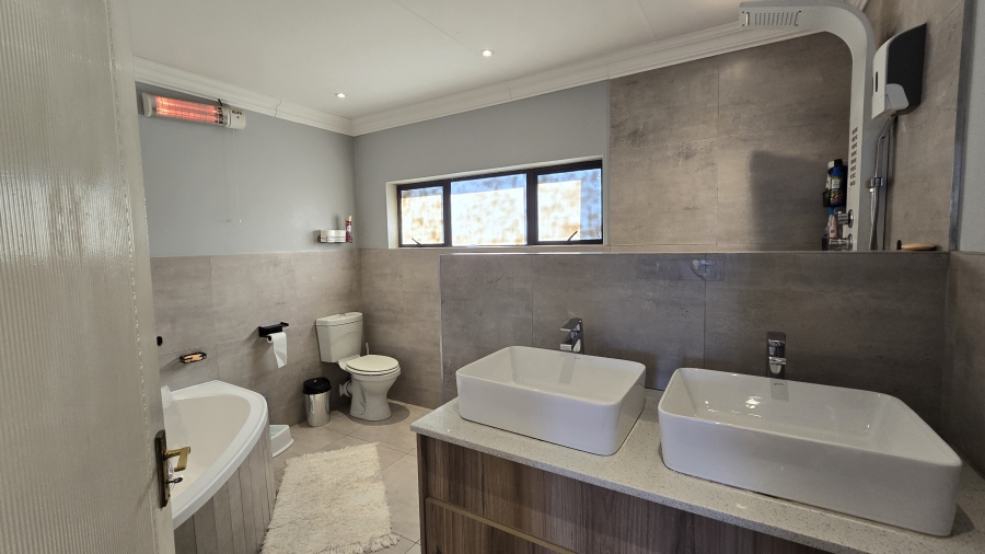 8 Bedroom Property for Sale in Bassonia Gauteng
